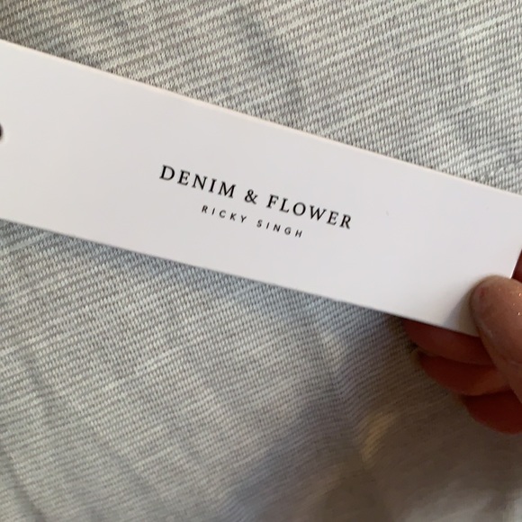 🎉Host Pick🎉 Denim & Flower Toucan Short Sleeve Tee - Picture 5 of 6